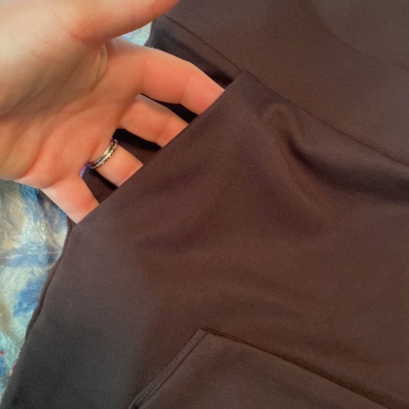 HUE | Plus Size Leggings - Picture 4 of 5